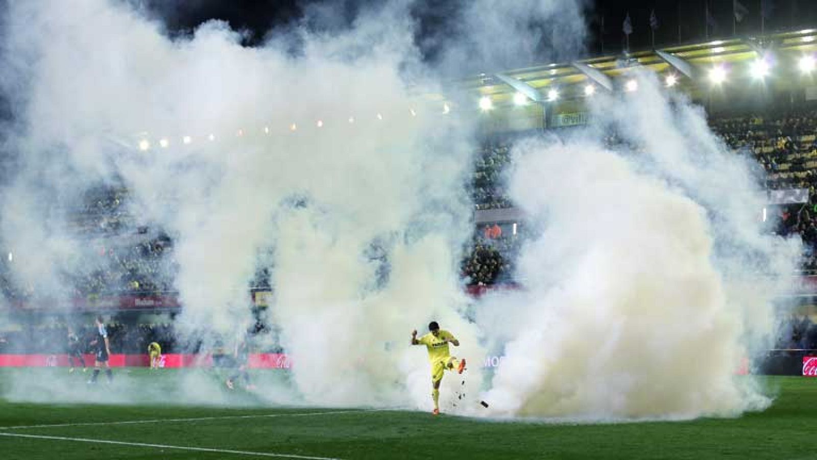 La delegada del Gobierno en la Comunitat Valenciana, Paula Sánchez de León, ha afirmado que hay un sospechoso del lanzamiento de un bote con gas lacrimógeno este sábado en el estadio de fútbol de El Madrigal (Castellón), aunque todavía no ha sido ide