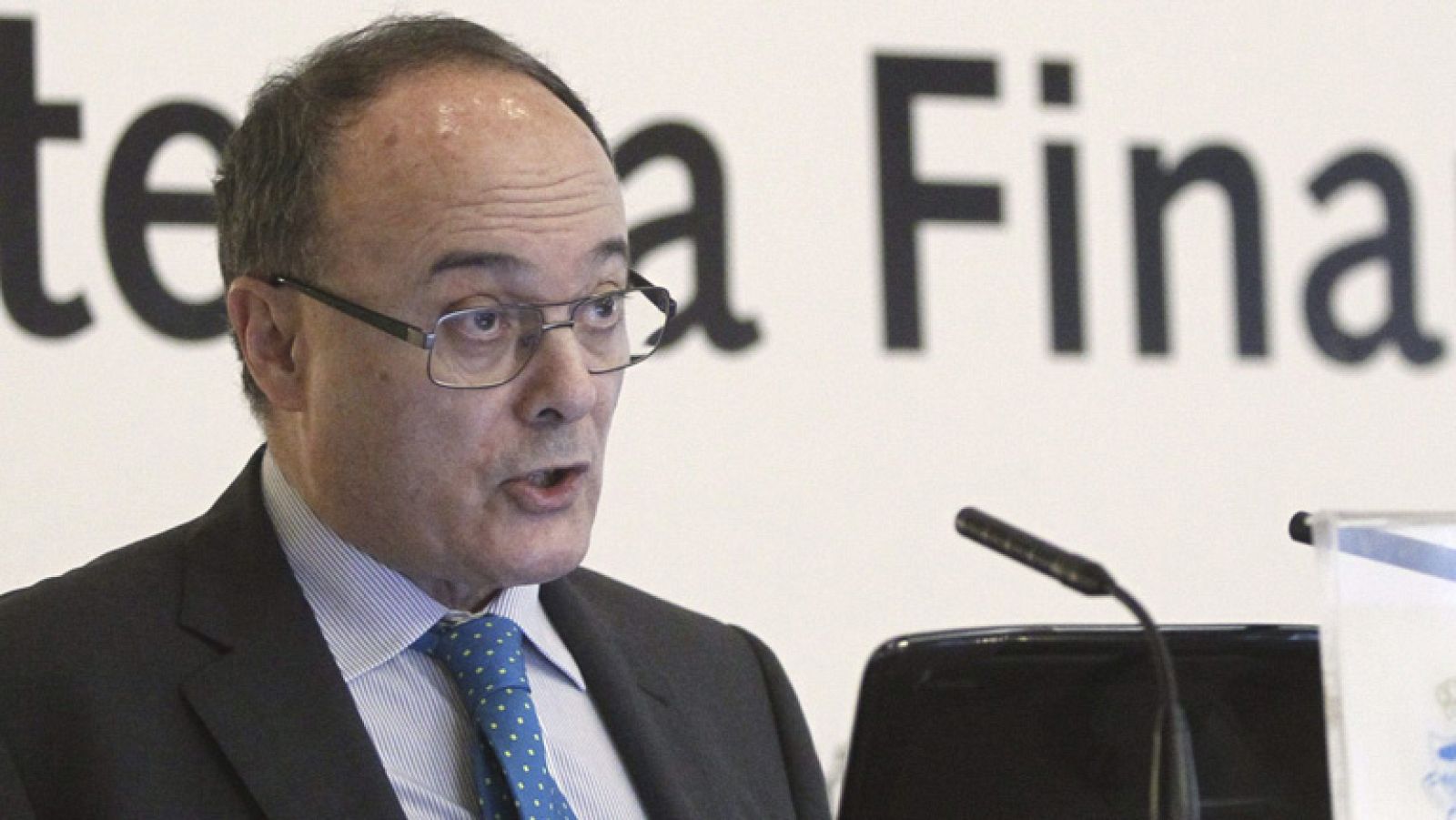 El gobernador del Banco de España estima que España podría crecer "en torno al 1%" en 2014