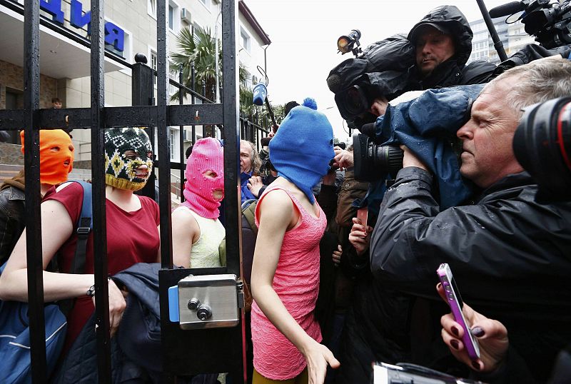 Detienen a las Pussy Riot en Sochi durante unas horas por un supuesto robo