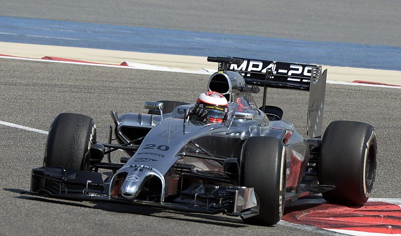 Magnussen marca el ritmo en el segundo día en Baréin; Alonso tercero