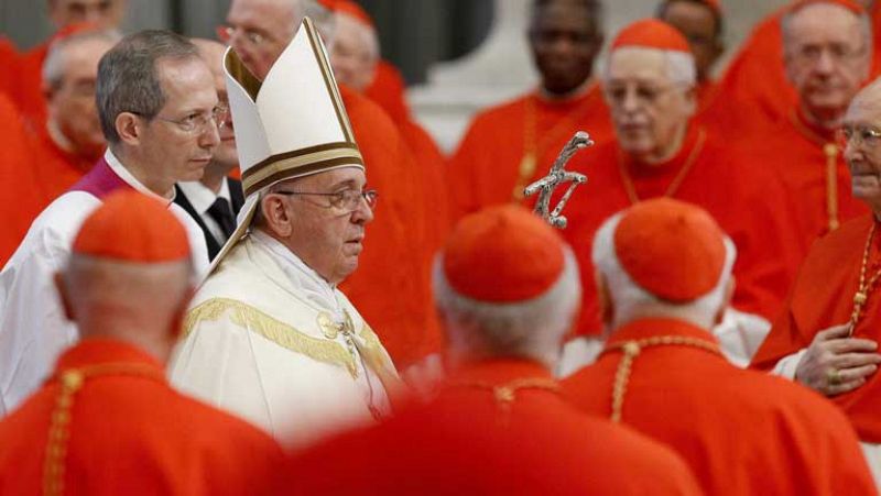 El papa Francisco nombra a 19 cardenales en presencia de Benedicto XVI