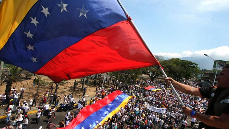 Ascienden a 10 las muertes en las protestas en Venezuela mientras continúan las manifestaciones