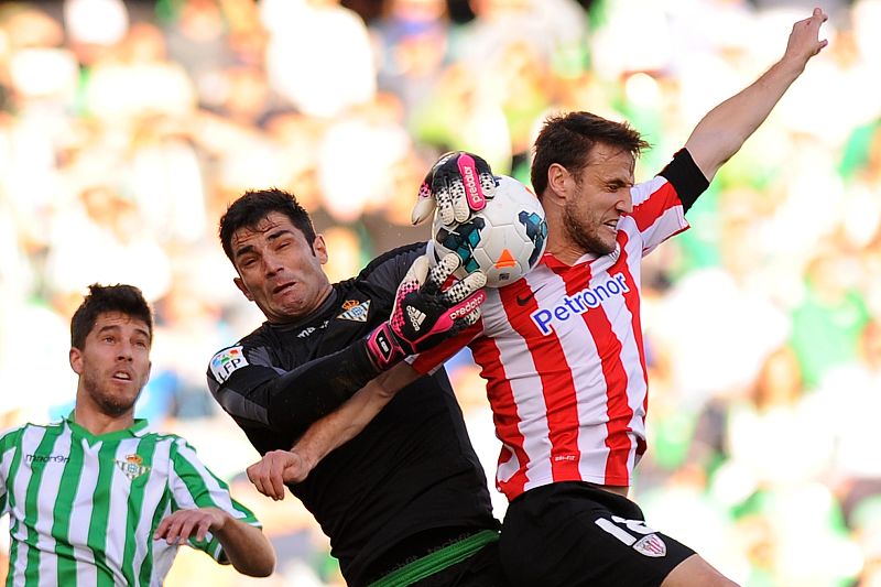El Athletic hace leña del árbol caído con el Betis