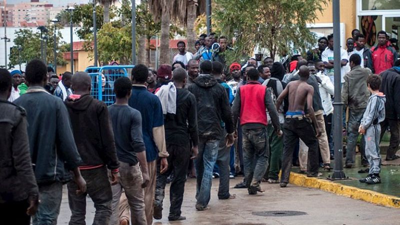 Un centenar de inmigrantes subsaharianos entra en Melilla tras un nuevo salto a la valla