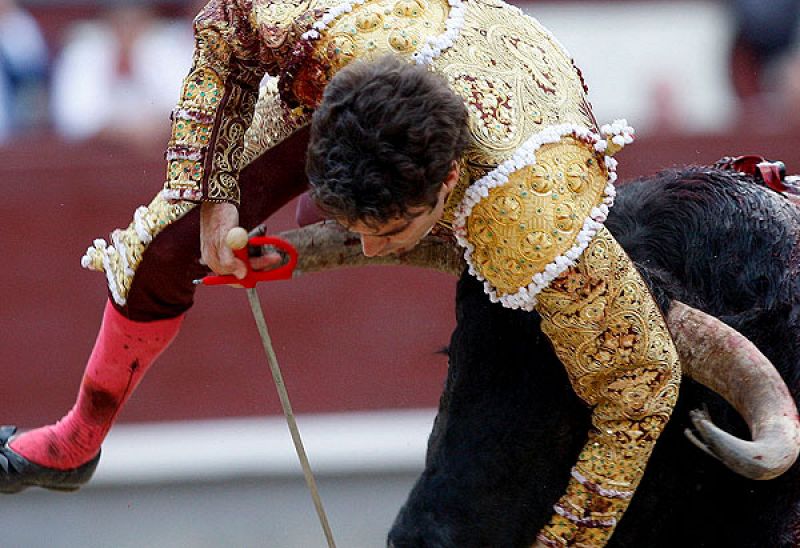 José Tomás descansa bien la primera noche tras su grave cogida en Las Ventas