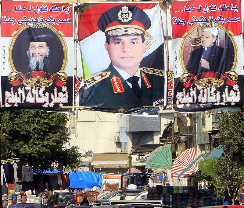 Dimite el gobierno egipcio para abrir paso a la candidatura del general Al Sisi a las presidenciales