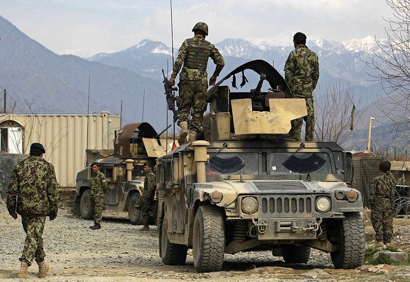 Obama advierte a Karzai de que planea una retirada completa de Afganistán a finales de año