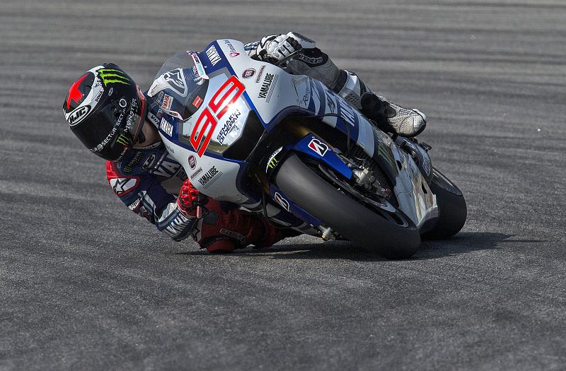 Lorenzo marca el mejor tiempo de unas pruebas centradas en los neumáticos