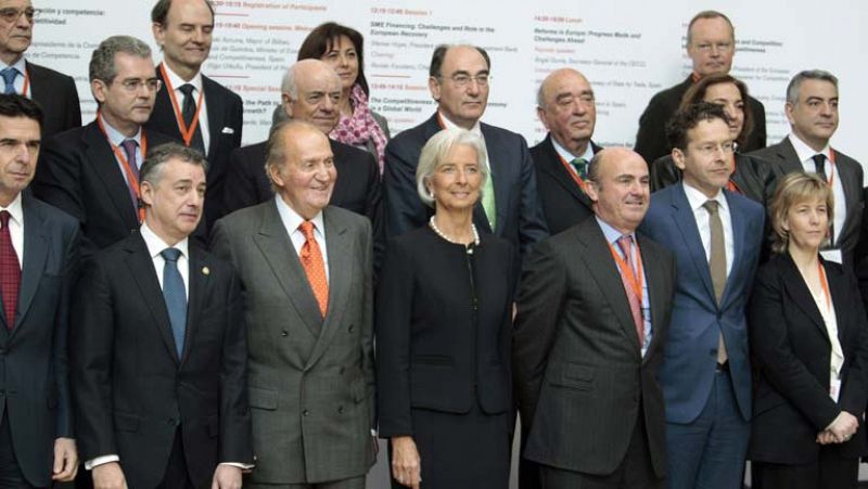 Lagarde pide continuar la reforma laboral bajando los costes, pero "no necesariamente los salarios"