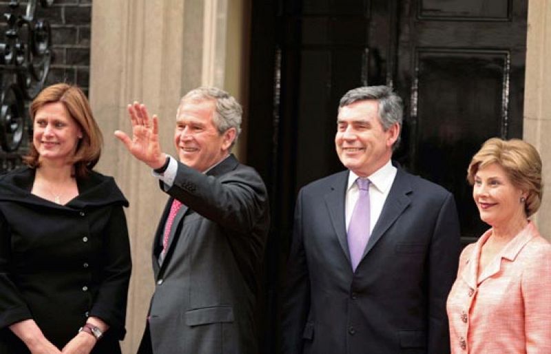 Bush y Brown comienzan su reunión con Irak en el horizonte