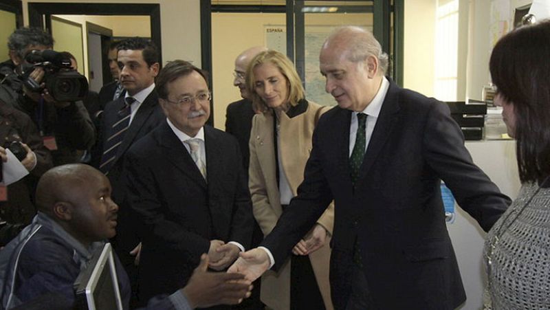 Interior reforzará la valla de Ceuta con una unidad de intervención y un helicóptero permanentes