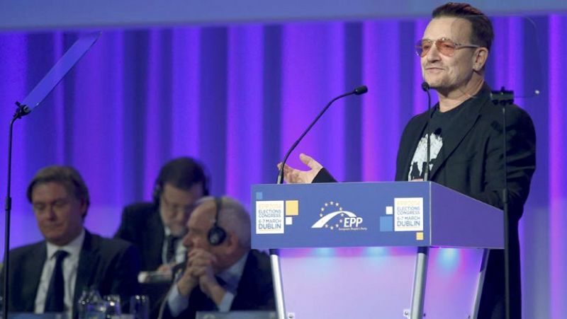 El cantante de U2 pide ante el PP europeo una campaña de apoyo a la economía española