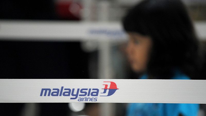 Malasia investiga a varios pasajeros del vuelo perdido y no descarta una acción terrorista