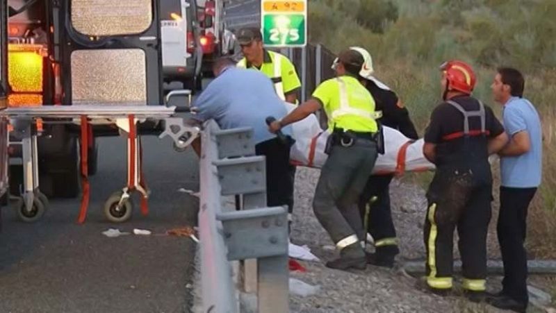 Un fallecido y ocho heridos graves al volcar un microbús turístico en Gran Canaria