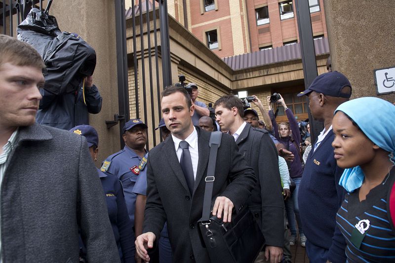 Pistorius "adoraba" las armas, declara en el juicio un amigo suyo