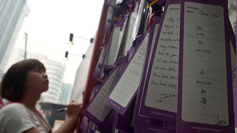 La misteriosa desaparición del avión malasio deja 239 vidas en suspenso