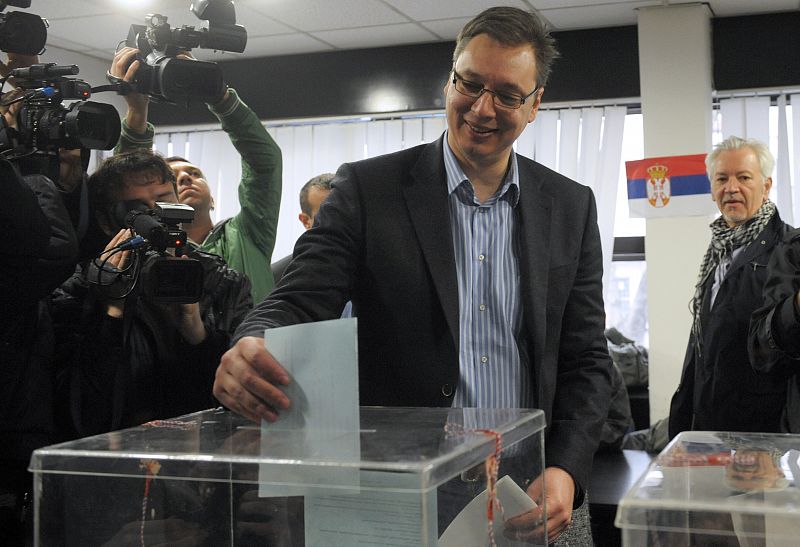 Más de seis millones y medio de serbios eligen su parlamento en unas elecciones anticipadas