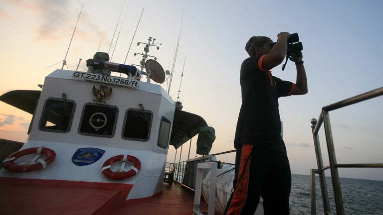 Ya son 25  los países que buscan el avión malasio desaparecido