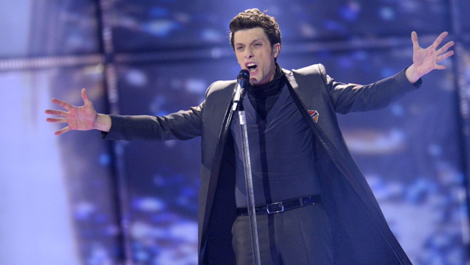 Aram Mp3 canta "Not alone" en representación de Armenia