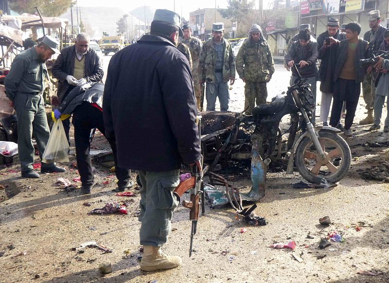 Mueren al menos 15 personas en Afganistán en un atentado suicida en un mercado