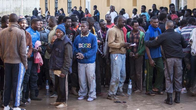 Unos 500 inmigrantes acceden a Melilla saltando la valla en la mayor entrada registrada