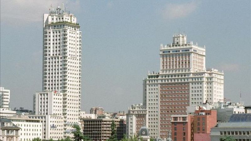 González avanza que el Santander ha vendido el edificio España al empresario chino Wang Jianli