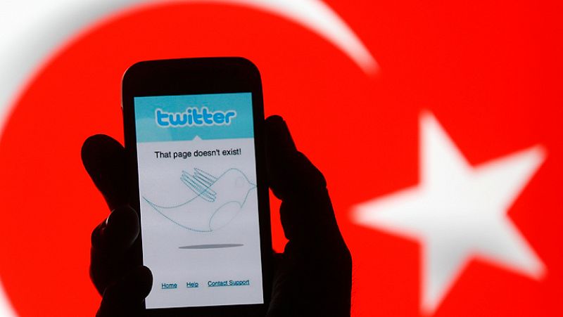 El Gobierno turco bloquea Twitter después de que Erdogan prometiera  "erradicar" la red social