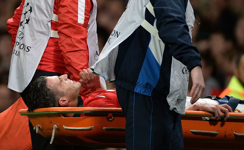 Van Persie se perderá la eliminatoria ante el Bayern por lesión de rodilla