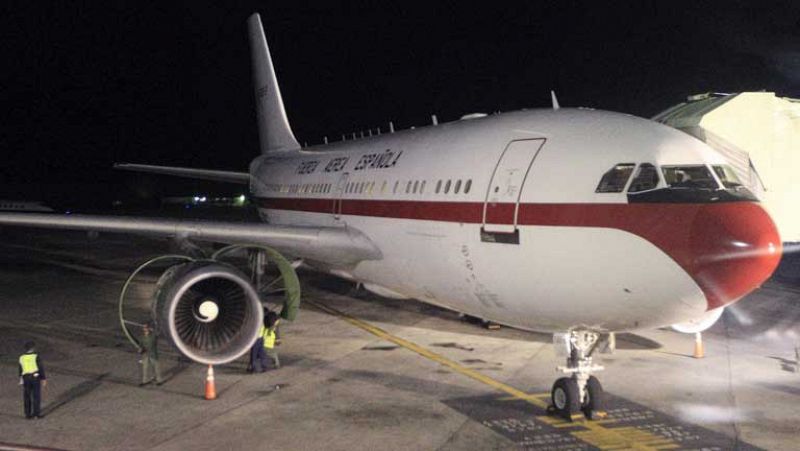 La reina Sofía vuela a España tras averiarse su avión en República Dominicana