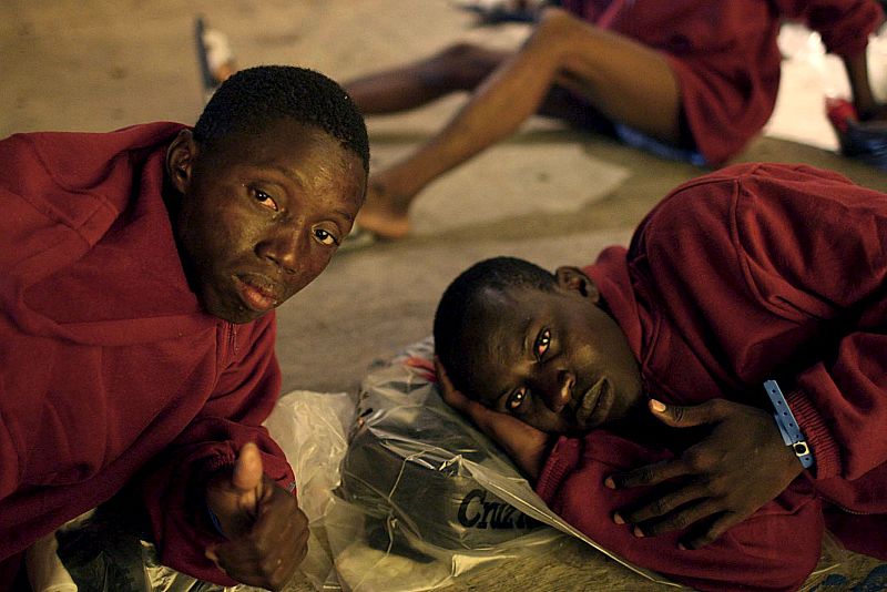 Llega a Tenerife un cayuco con 82 personas a bordo, de las que nueve podrían ser menores