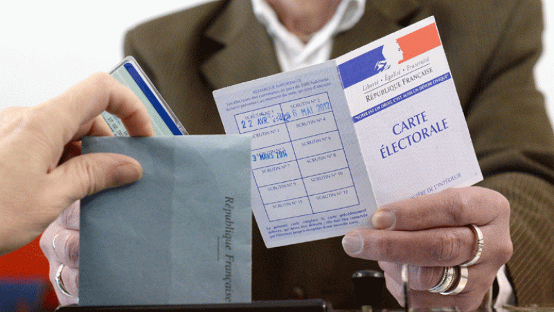 Francia vota en las municipales, un gran desafío para un impopular Hollande