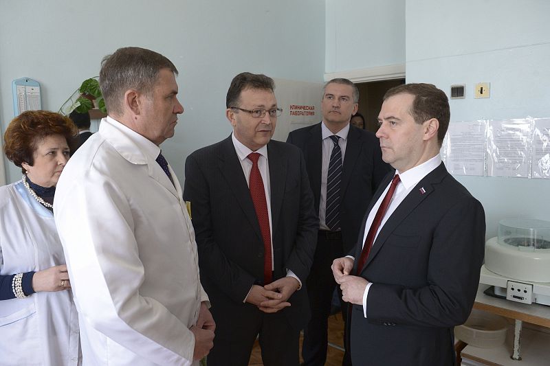 El primer ministro ruso, Dmitri Medvedev, visita Crimea
