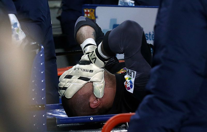 Valdés estará siete meses de baja tras ser operado de la rodilla