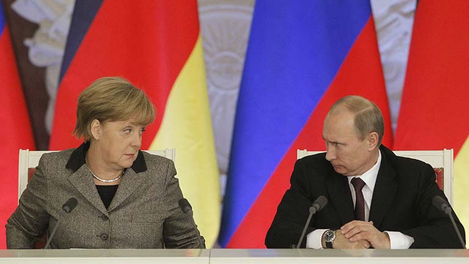 Merkel y Putin intentar rebajar la tensión sobre Ucrania - La tarde en 24h | Ver