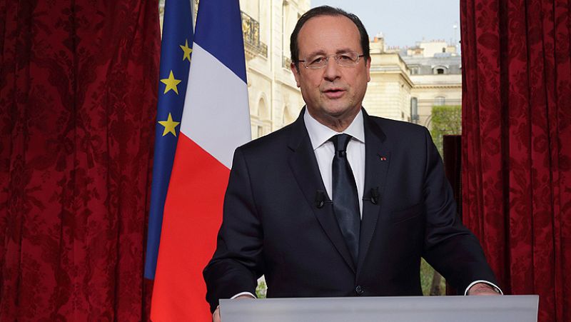 Hollande renueva su Gobierno tras el varapalo electoral y nombra a Valls primer ministro