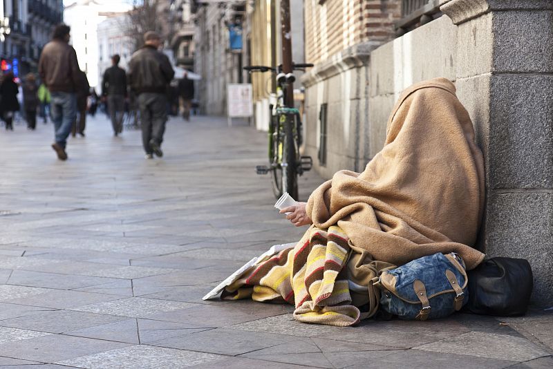 Bruselas: los ajustes adoptados en 2012 y 2013 en España afectaron más a los hogares más pobres