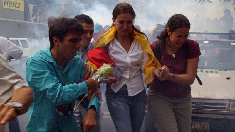 Reprimen la marcha con la que Machado pretendía volver a la Asamblea venezolana