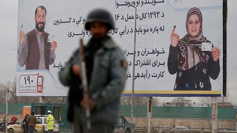 El temor a los atentados y al fraude marca las elecciones presidenciales afganas