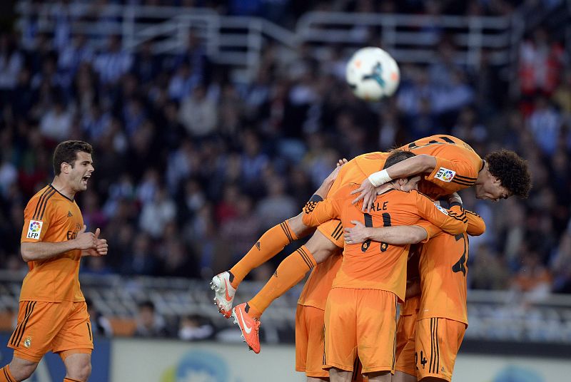 El Real Madrid no encuentra rival en Anoeta y sigue a rebufo