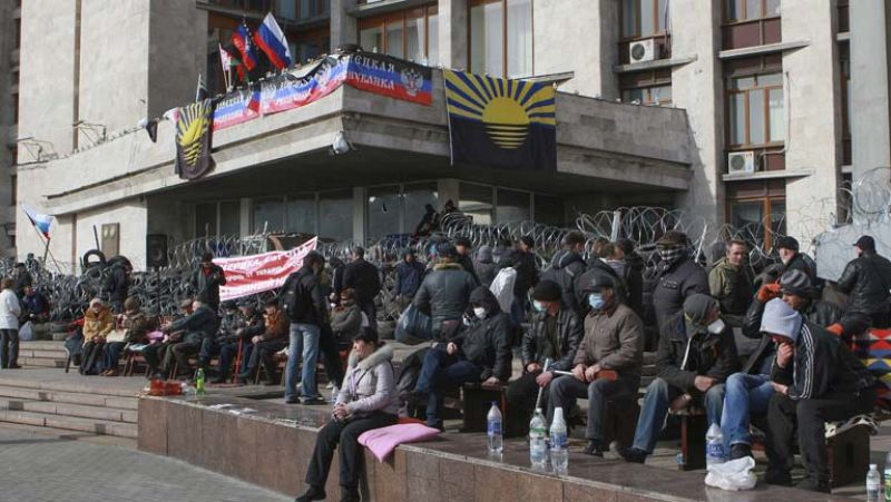 Los prorrusos proclaman la independencia de dos regiones del este de Ucrania y Kiev culpa a Moscú