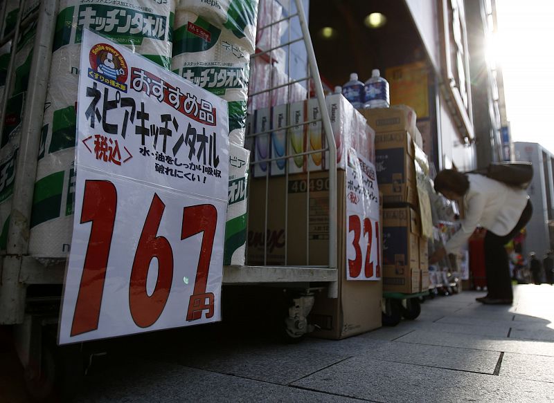 El Banco de Japón prevé que la economía crecerá, pese a los efectos de la subida del IVA