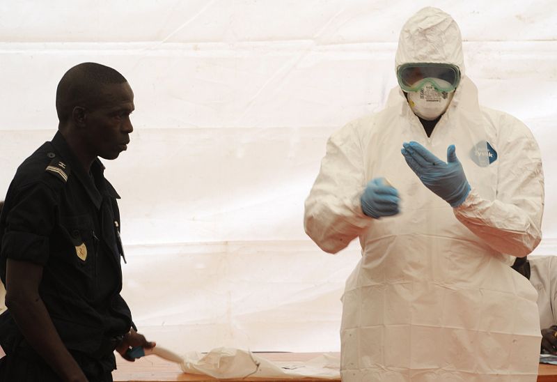 El brote de ébola es "significativo" y presenta muchos desafíos, advierte la OMS