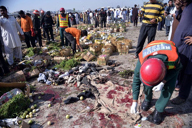 Una bomba en un mercado de Pakistán mata al menos a 21 personas