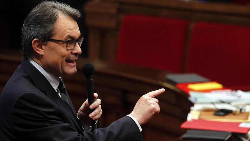 Artur Mas pide a Rajoy que ponga "fecha y hora" para dialogar y le reta a reformar la Constitución