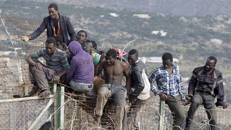 La Defensora del Pueblo rechaza la devolución de los inmigrantes que suben la valla por ser España