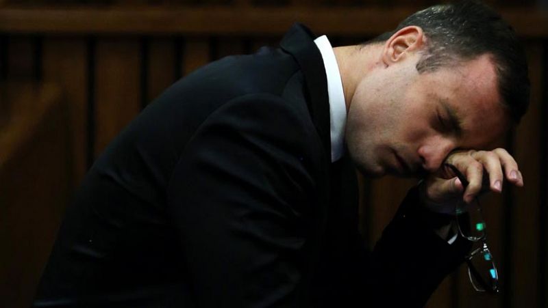Pistorius reitera su inocencia ante un duro interrogatorio del fiscal