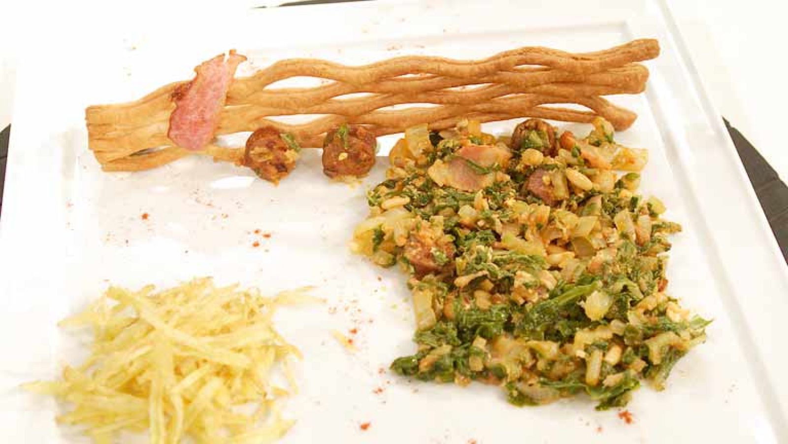 Acelgas con huevos rotos y frutos secos