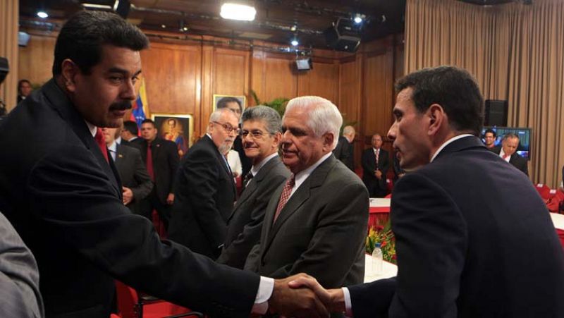 Maduro inicia el proceso de diálogo en Venezuela con una llamada a la convivencia