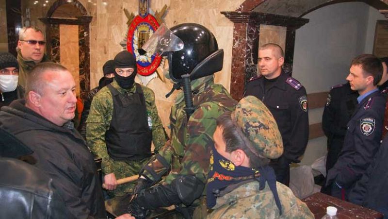 Activistas prorrusos toman la sede de Interior en Donetsk y cuatro comisarías en Ucrania