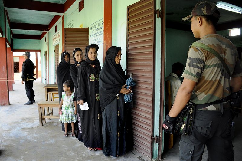 Al menos 12 muertos en dos ataques en la India en medio del proceso electoral